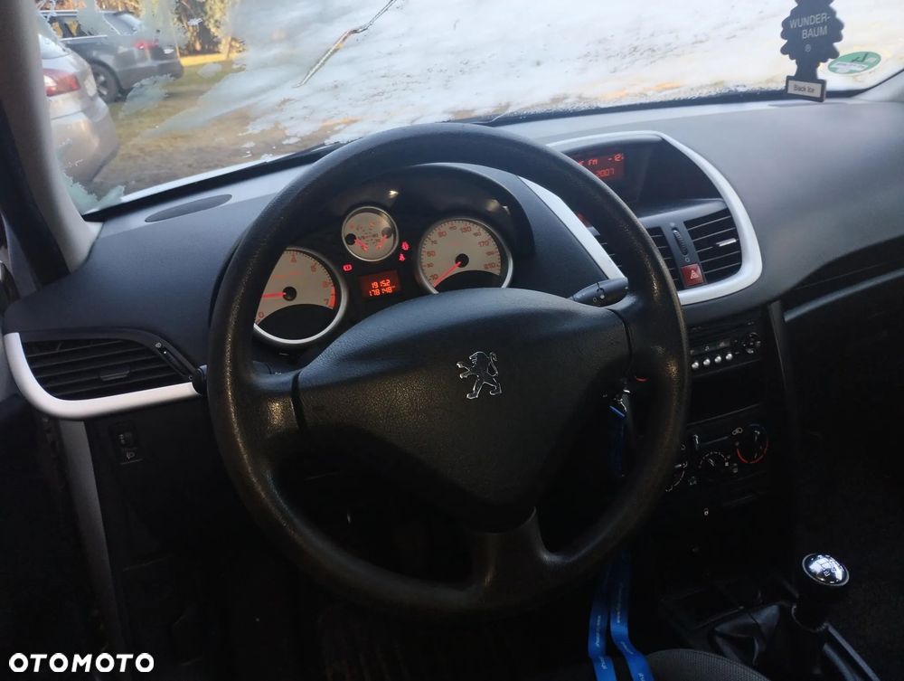Peugeot 207 1.4 16V Trendy - 4