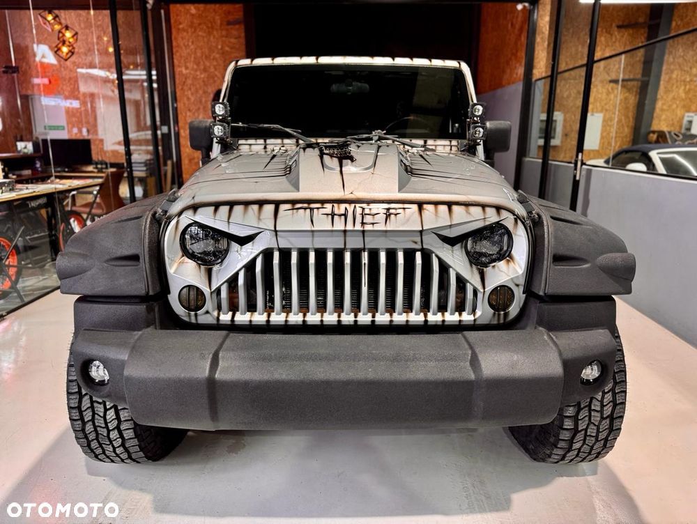 Jeep Wrangler 3.8 Sahara - 2