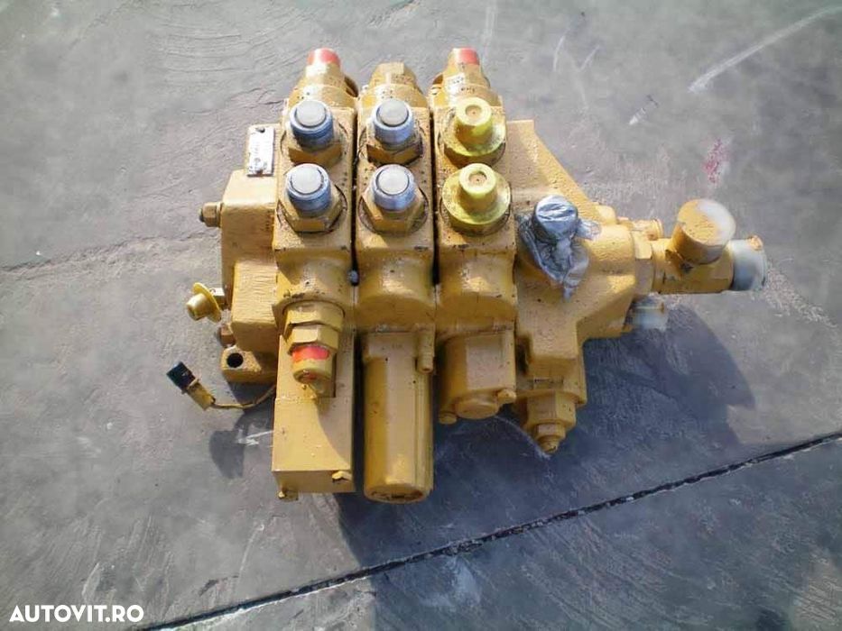 Distribuitor hidraulic pentru buldoexcavatoare caterpillar - 1