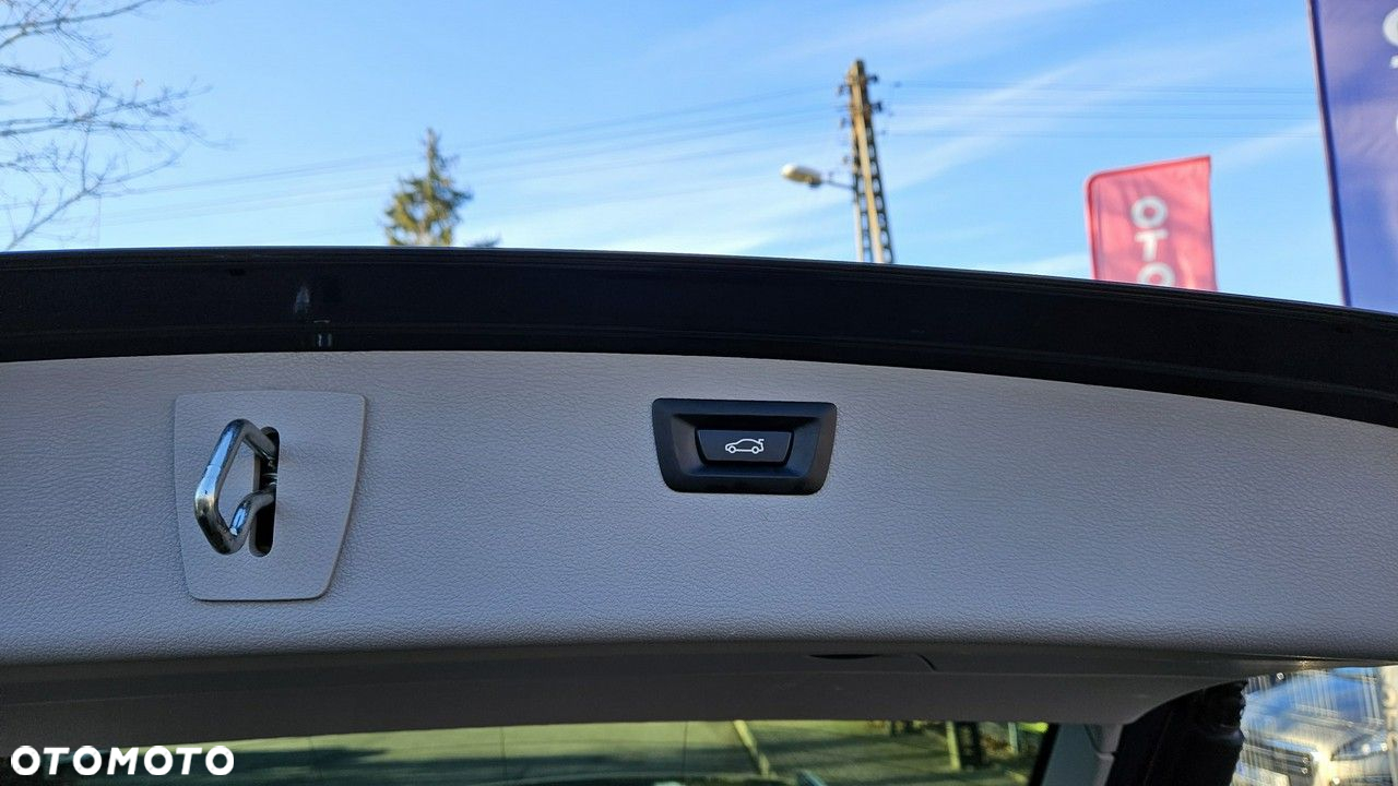 BMW Seria 3 320d Touring Luxury Line - 12