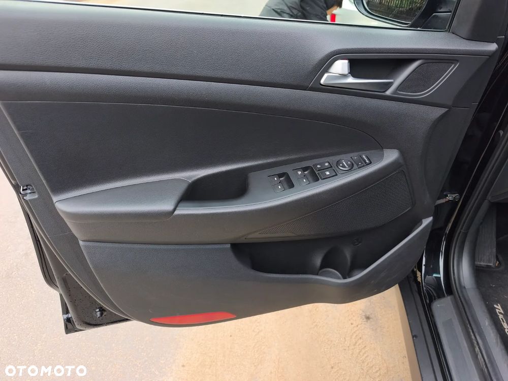 Hyundai Tucson 2.0 CRDI 4WD Automatik Style - 27