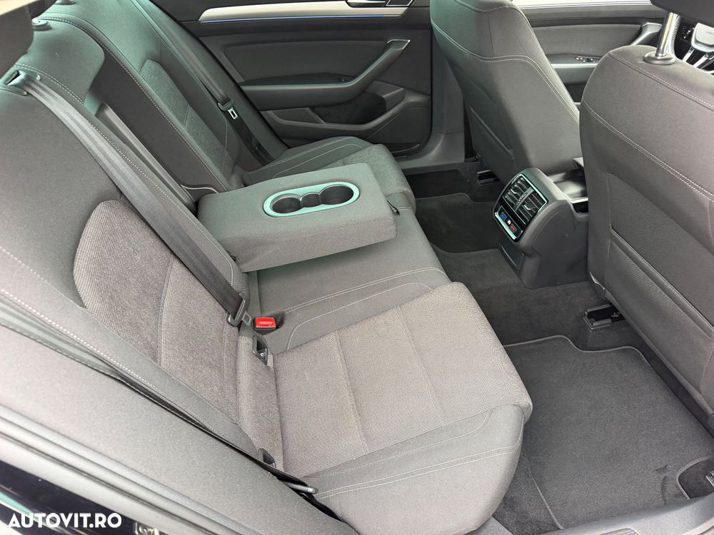 Volkswagen Passat 2.0 TDI DSG Highline - 16
