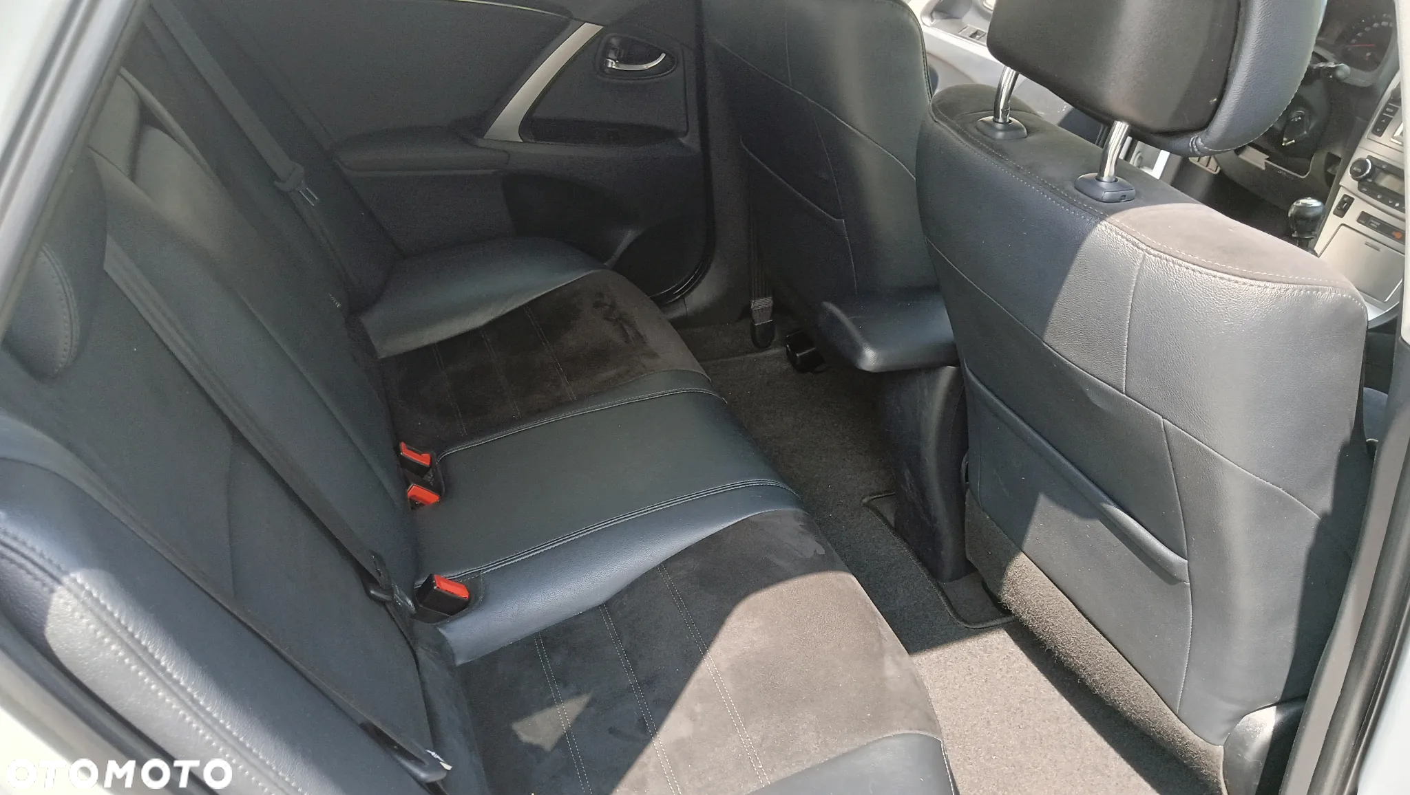 Toyota Avensis 2.0 D-4D Premium - 12