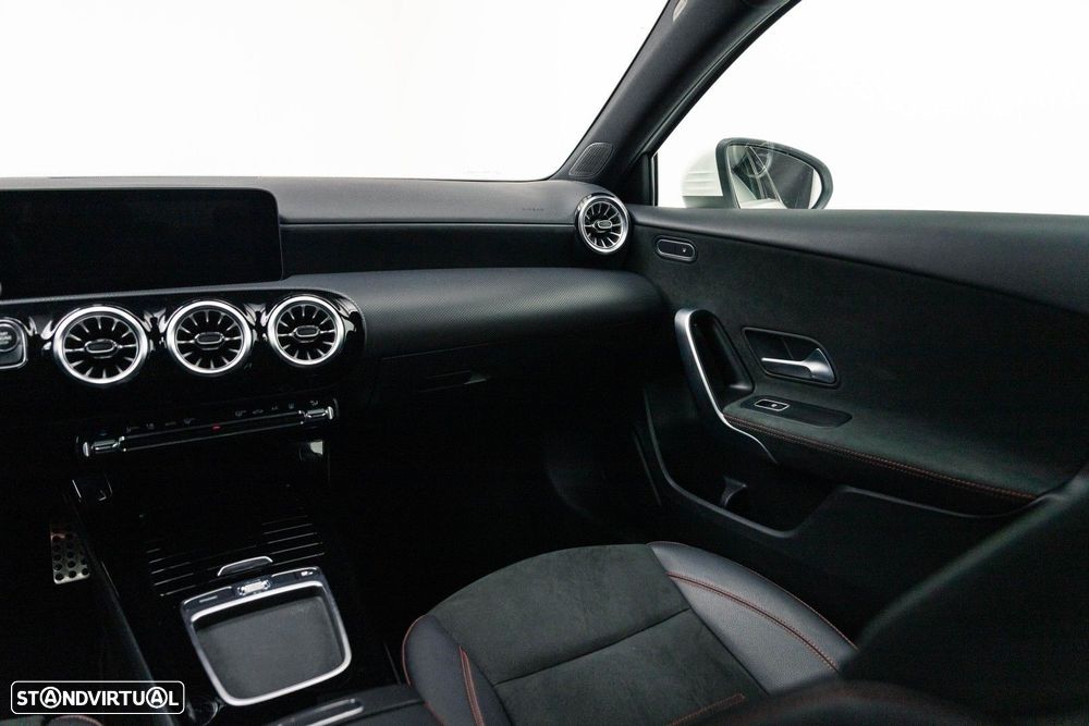Mercedes-Benz A 250 Limousine e AMG Line - 17