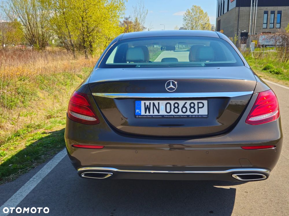 Mercedes-Benz Klasa E 220 d 4-Matic Business Edition 9G-TRONIC - 4