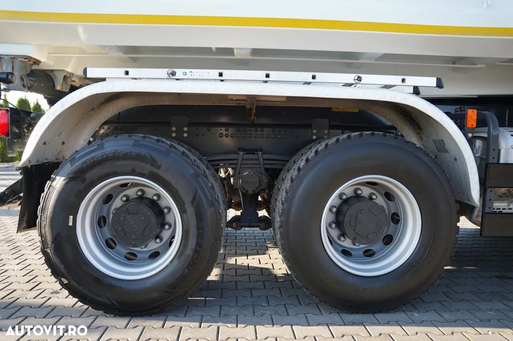 Iveco X-WAY 480 / 8X4 / BASCULATOR DUBLU / BANCĂ LATERALĂ HIDRODOXICĂ / PERDĂ ELECTRICĂ / ANVELOPE 100% / - 29