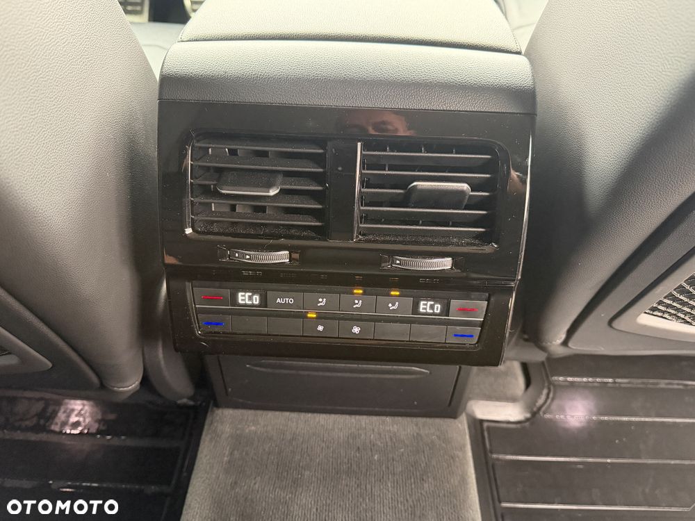 Volkswagen Touareg 3.0 V6 TDI SCR 4Mot R-Line - 16