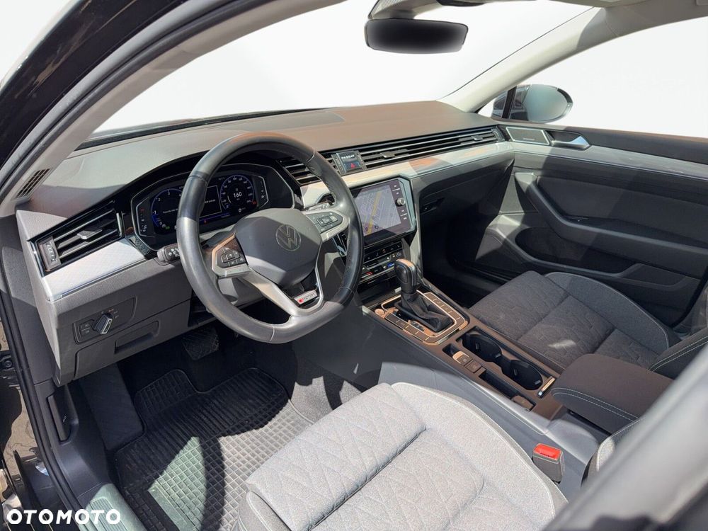 Volkswagen Passat - 10