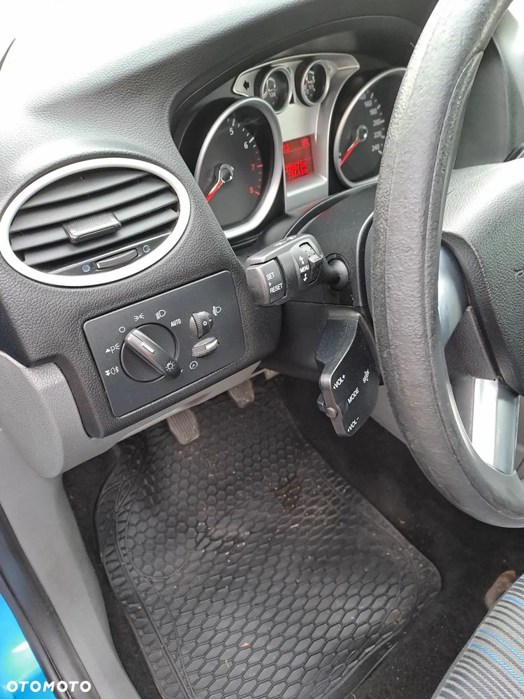 Ford Focus 1.4 16V Style+ - 8