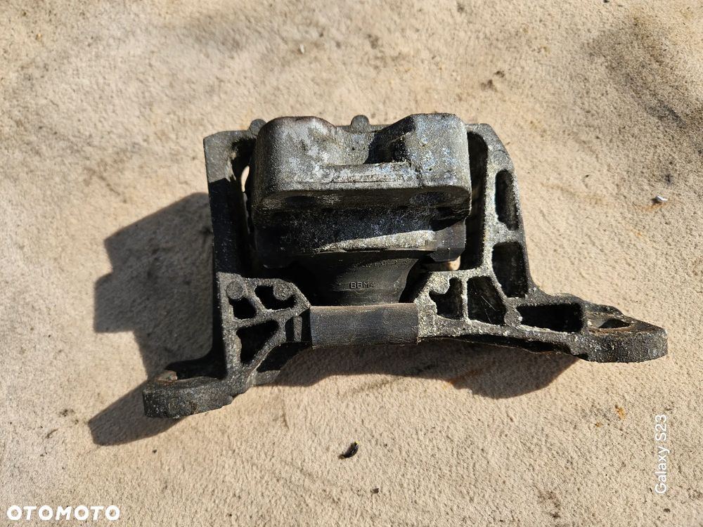 Łapa poduszka silnika wspornik Mazda 3 I BK 2,0 b 110kW 150KM 2003-2009r - 3