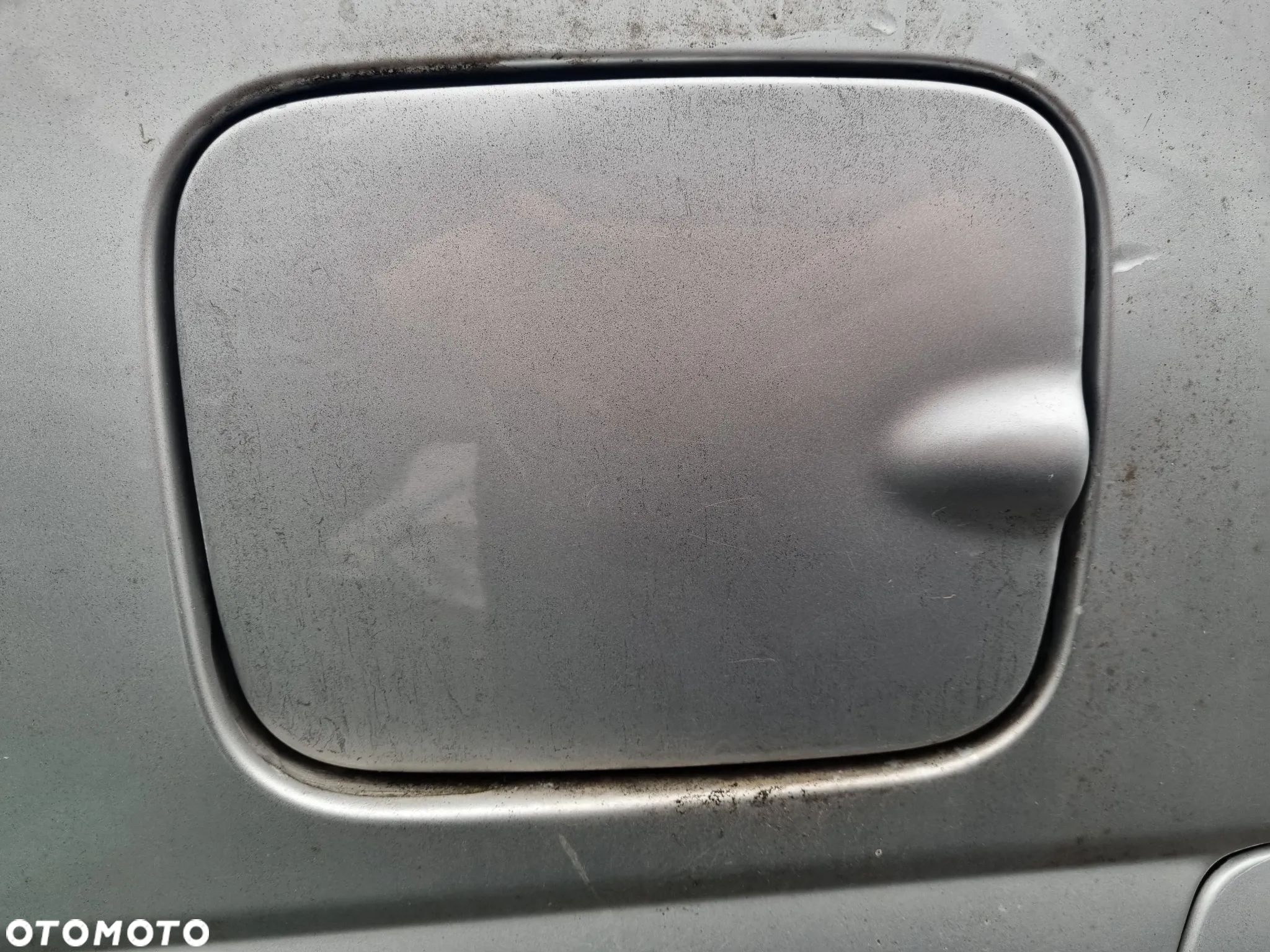 SUBARU JUSTY III G3X 04-07 2005 r. klapka wlewu paliwa srebrna * - 1