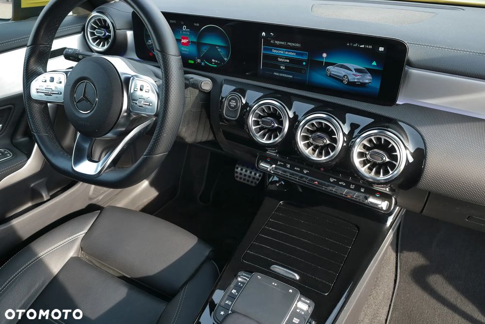 Mercedes-Benz CLA 250 e 8G-DCT AMG Line - 16