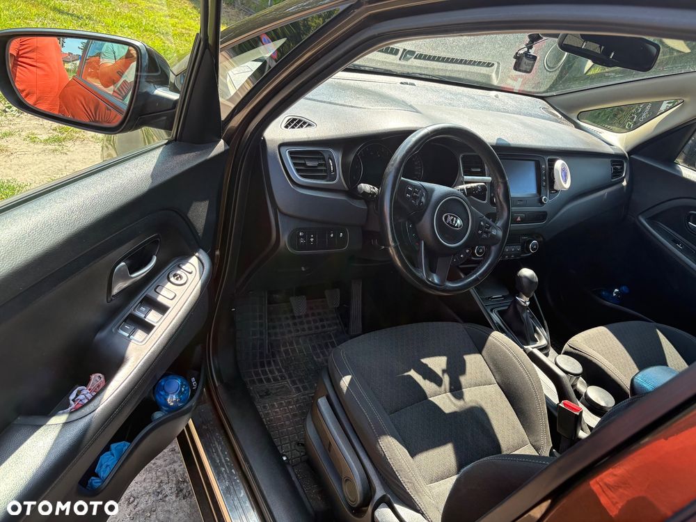Kia Carens - 6