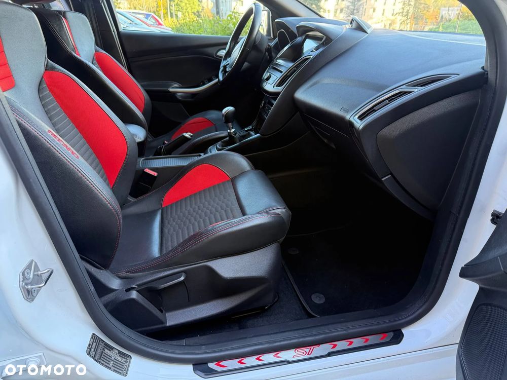 Ford Focus - 10