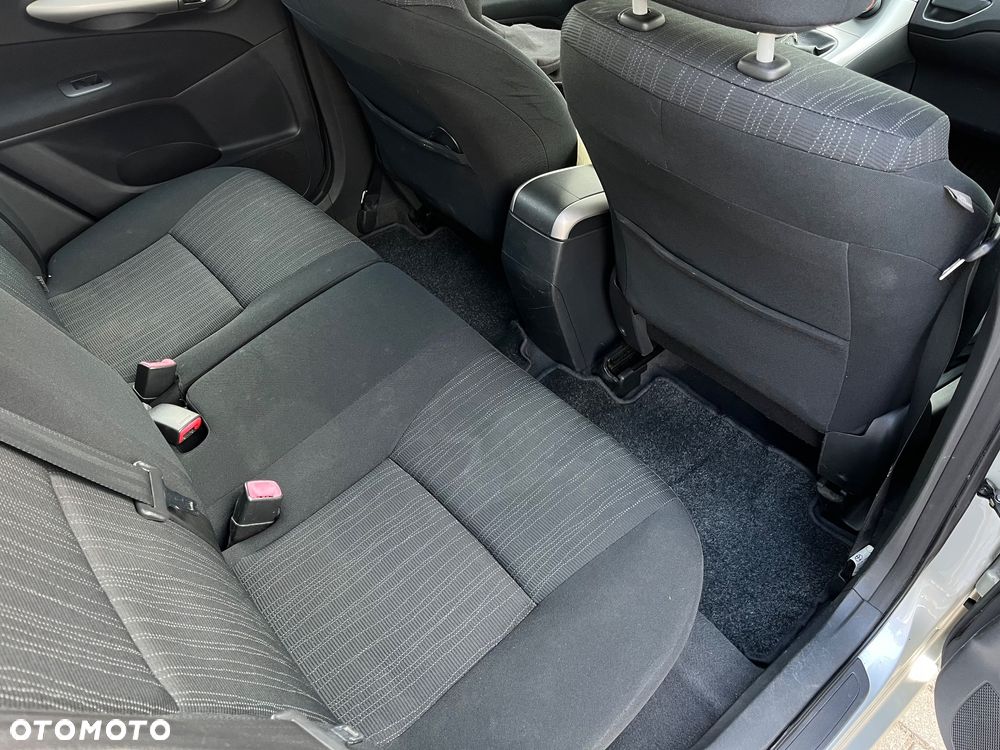 Toyota Auris 1.4 D-4D - 10
