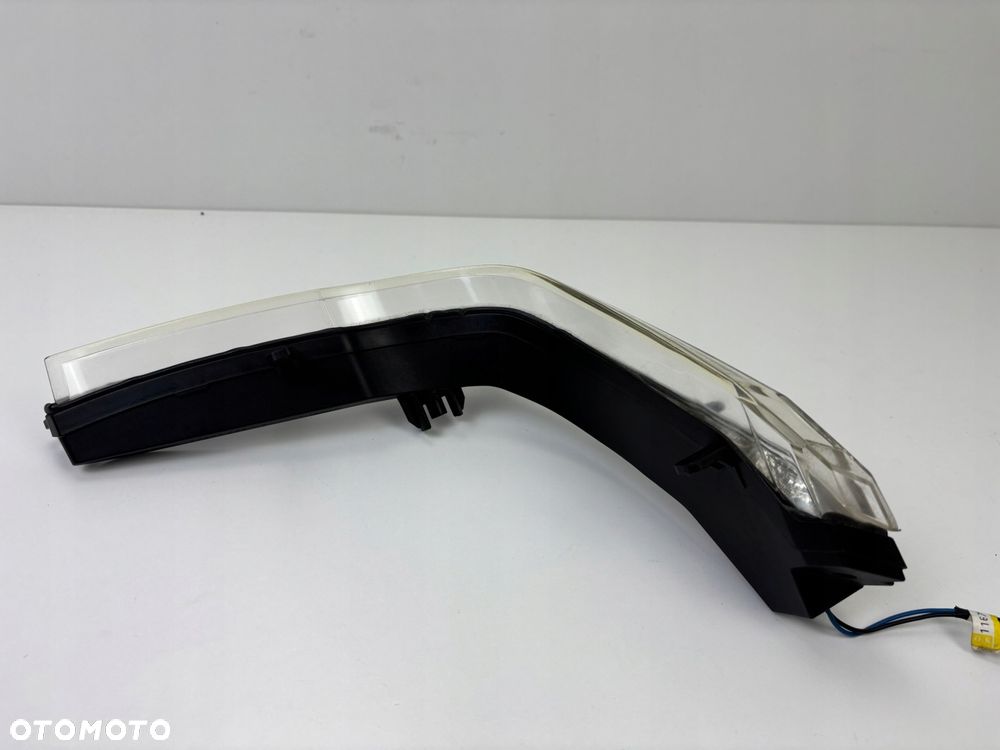 Przednia prawa lampa postojowa LED TGB Blade 550 600 Oryginał - 11