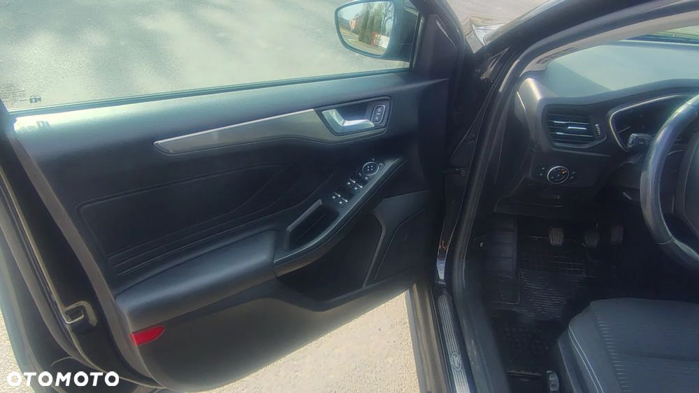 Ford Focus 2.0 EcoBlue Titanium Business - 36