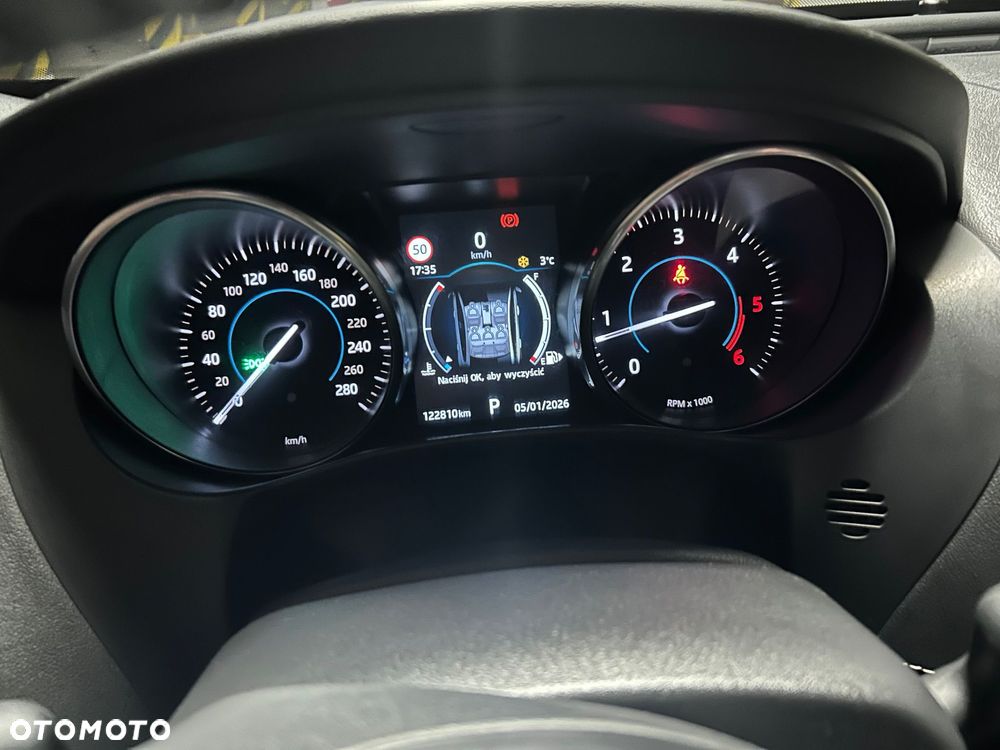 Jaguar XE - 7