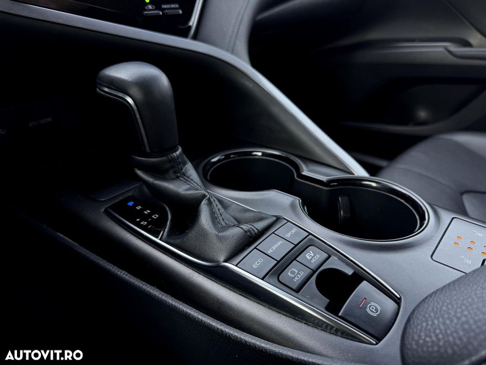 Toyota Camry - 16