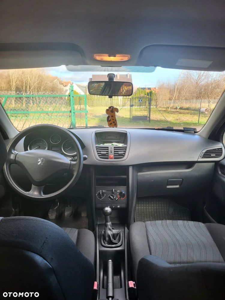 Peugeot 207 - 8
