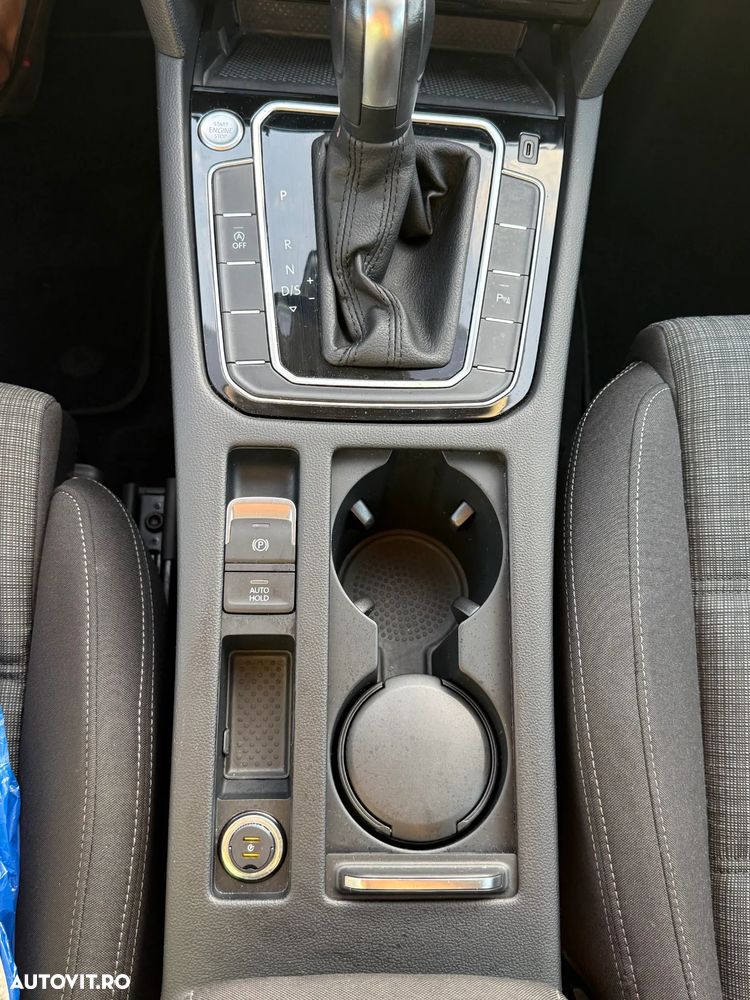 Volkswagen Passat 2.0 TDI DSG Comfortline - 11