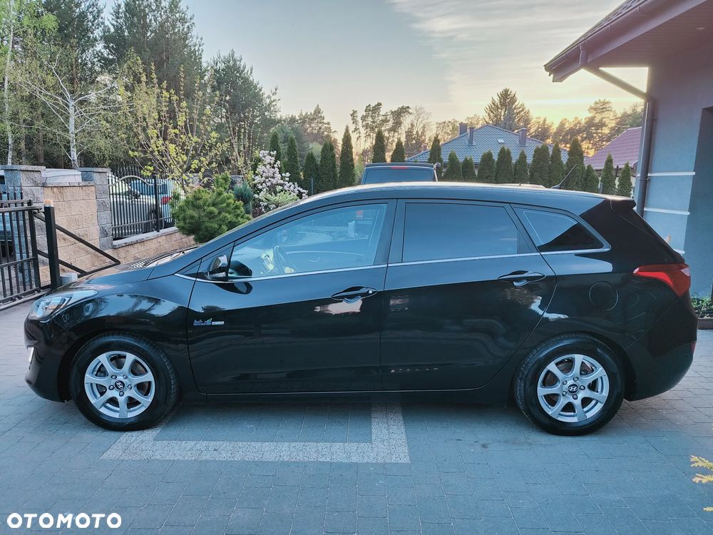 Hyundai i30 blue Kombi 1.6 GDi Style - 32