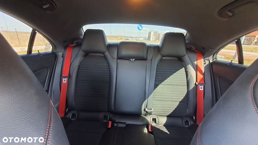 Mercedes-Benz CLA - 12