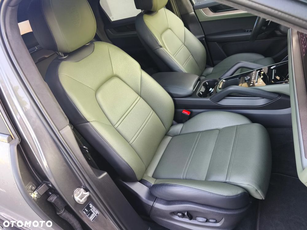 Porsche Cayenne - 23