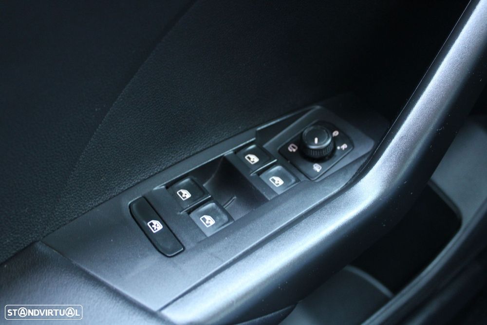 VW T-Cross 1.0 TSI BlackStyle - 32