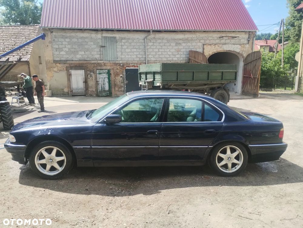 BMW Seria 7 750i - 9