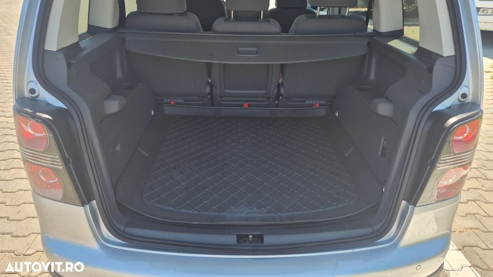 Volkswagen Touran - 9