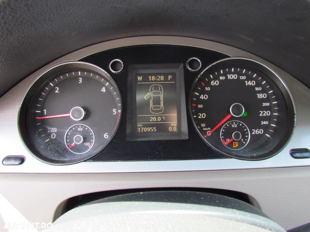 Volkswagen Passat 2.0 TDI DPF DSG Comfortline - 8