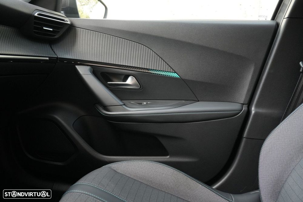 Peugeot 2008 1.2 PureTech Allure Pack - 29