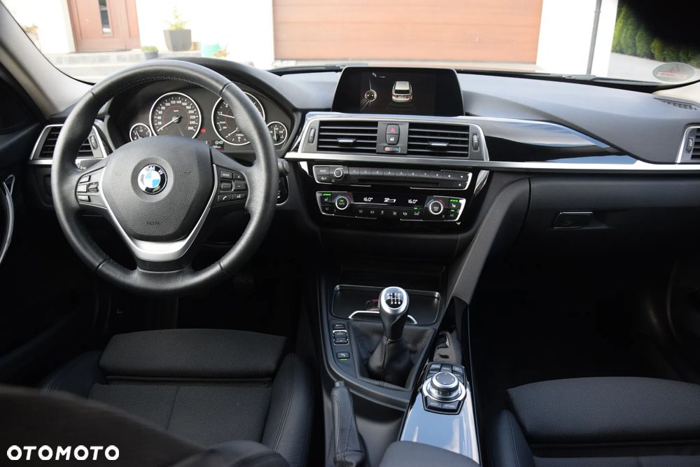 BMW Seria 3 320i Touring Sport Line - 22