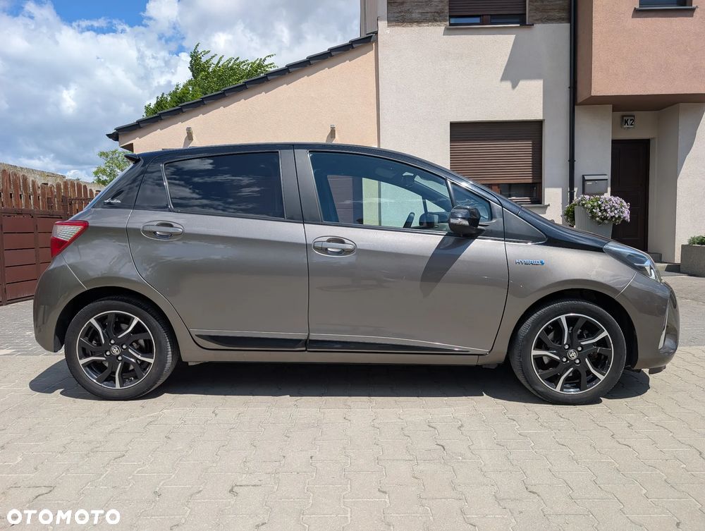 Toyota Yaris Hybrid 100 Selection Passion - 4