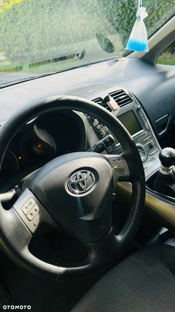 Toyota Auris 2.2 D-4D X + NAVI - 12