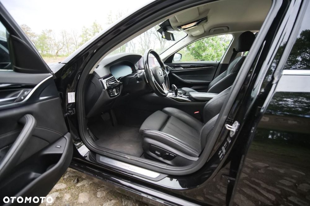 BMW Seria 5 518d Sport Line - 11