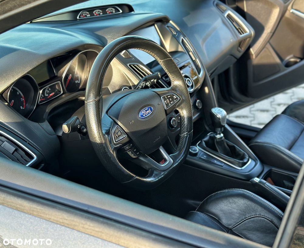 Ford Focus 2.0 EcoBoost ST - 36