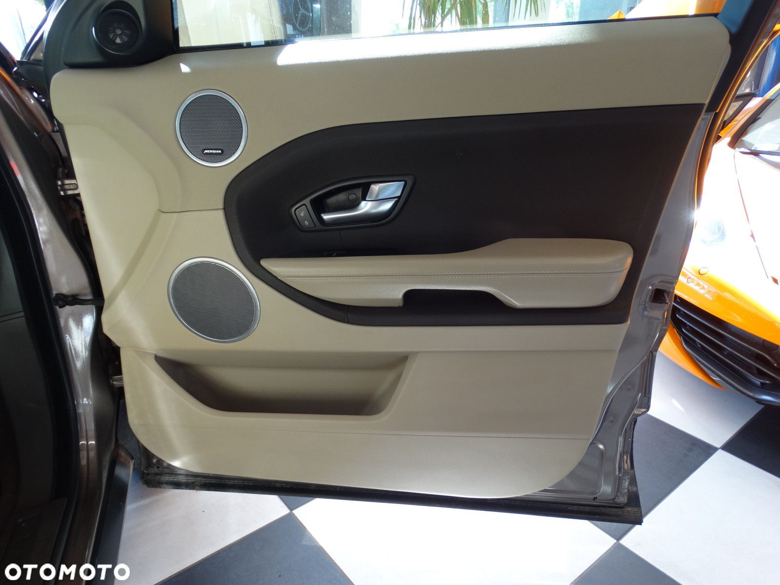 Land Rover Range Rover Evoque - 14