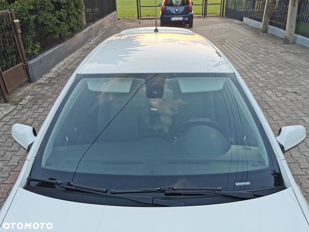 Opel Astra 1.6 Black&White - 32