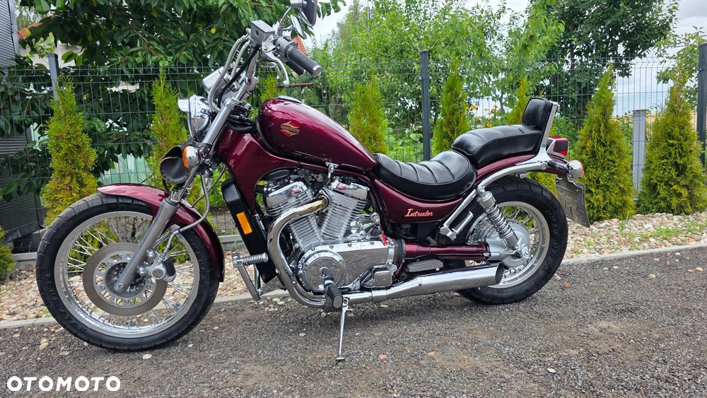 Suzuki Intruder - 10