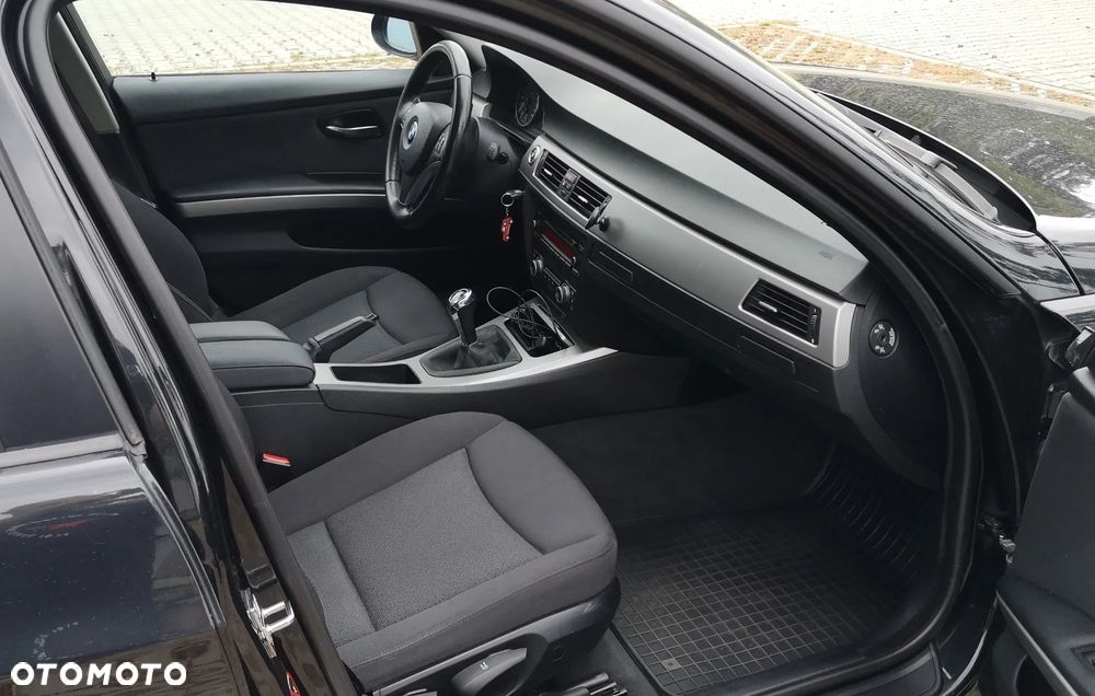 BMW Seria 3 318d - 11