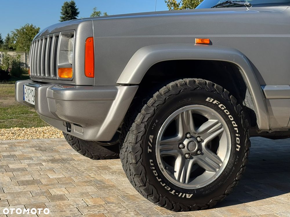 Jeep Cherokee - 4