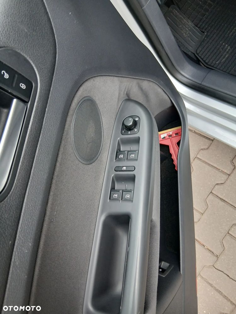 Volkswagen Golf Plus 2.0 TDI DPF Comfortline - 21