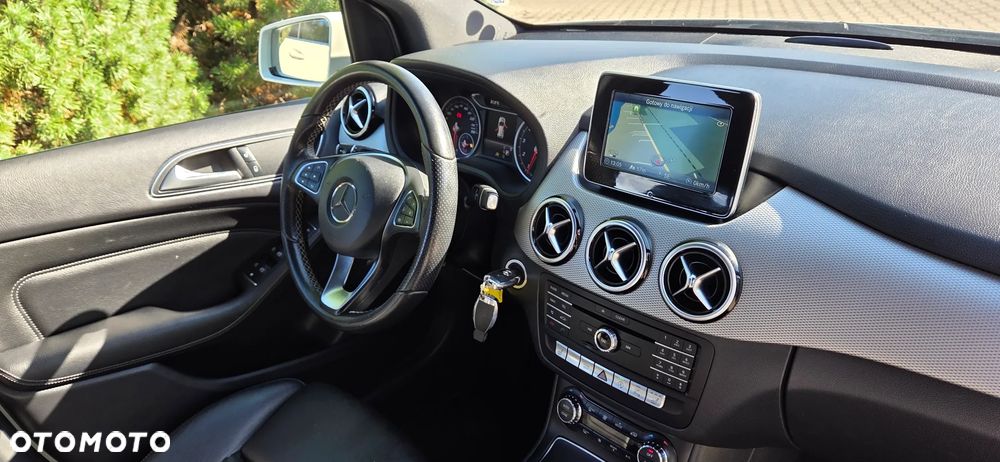 Mercedes-Benz Klasa B 200 7G-DCT UrbanStyle Edition - 28