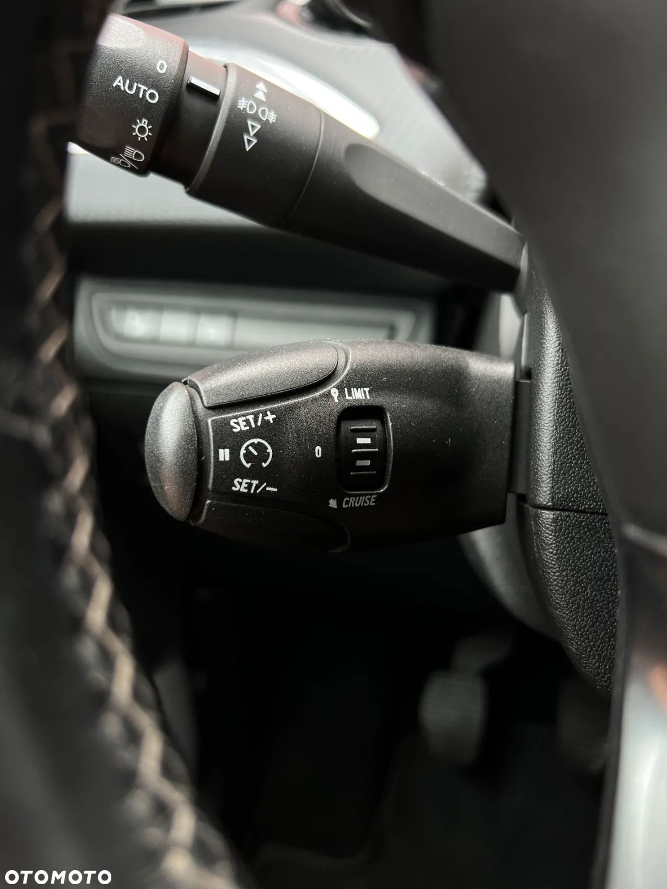 Peugeot 208 - 30