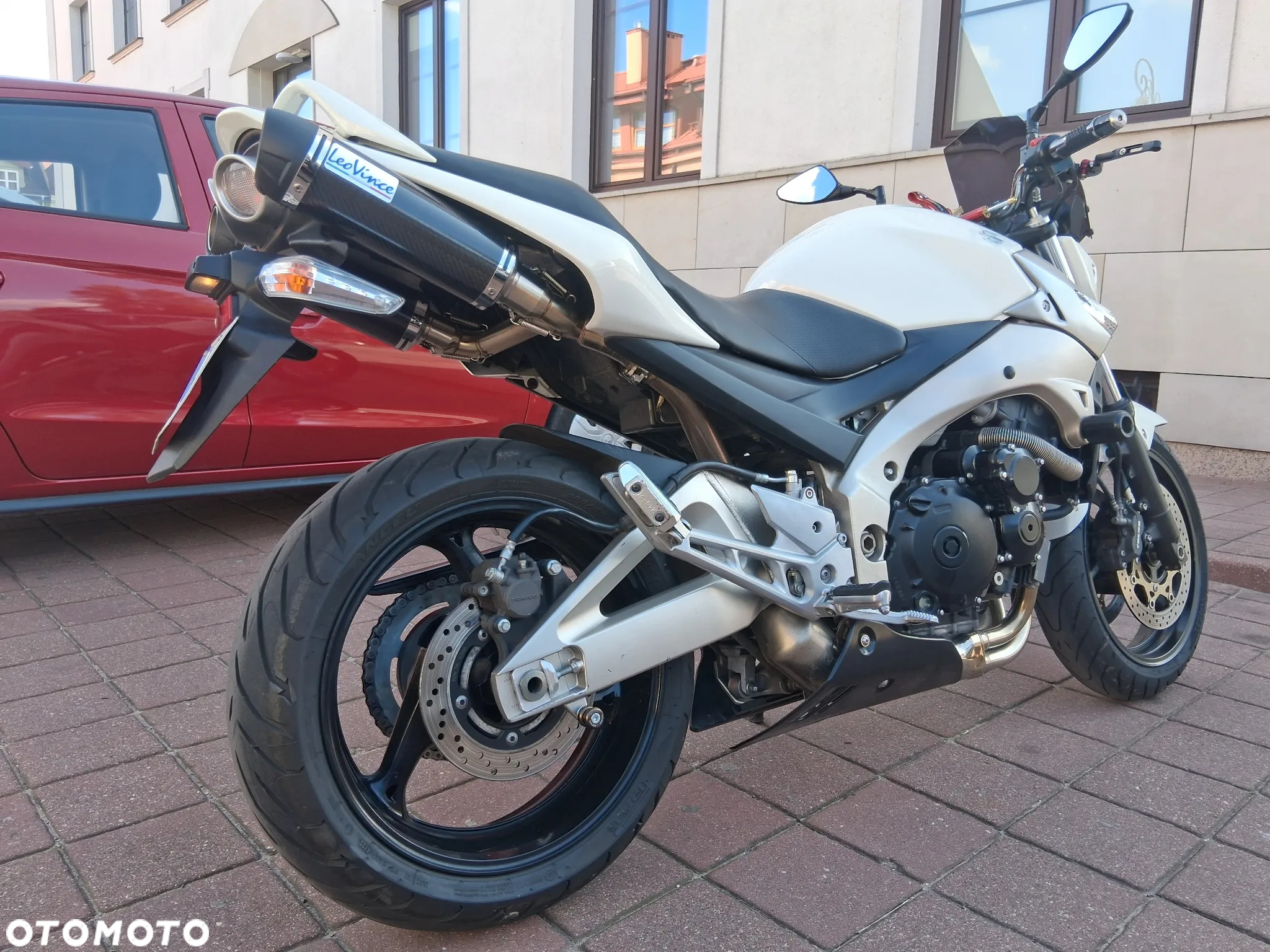 Suzuki GSR - 6