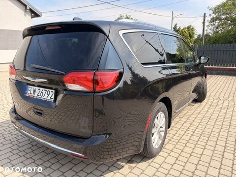 Chrysler Pacifica - 4