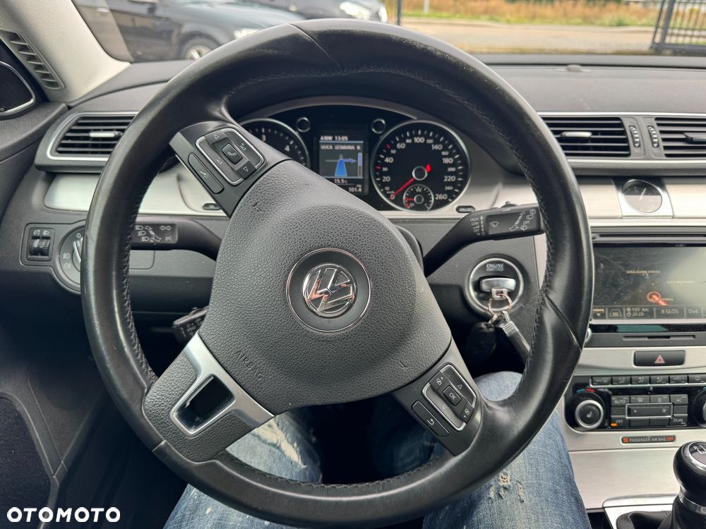Volkswagen Passat 2.0 TDI DPF Sportline - 14