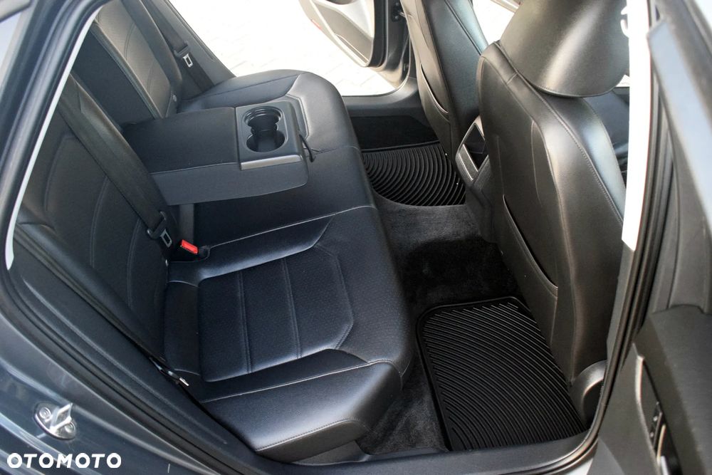 Volkswagen Passat - 7